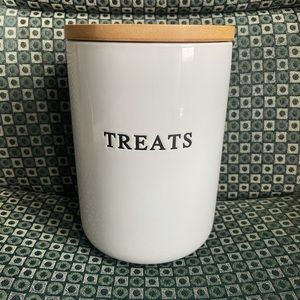 Treat jar minimalist style